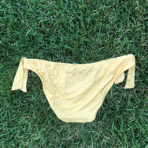 Mossimo yellow bikini 👙 bottoms - Picture 2 of 3